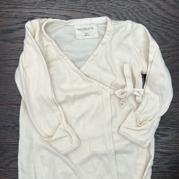 Bacabuche knotted baby gown and hat - Picture 3 of 5